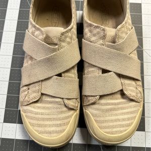 Keen slip on sneakers, size 40 (US 9-9 1/2)